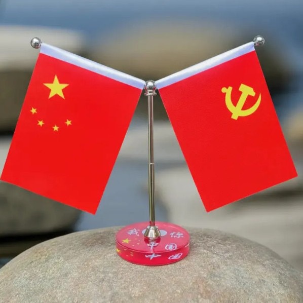 Car-mounted red flag ornament, creative car interior decoration item, five-star small red flag, office desk and conference room decoration ornament