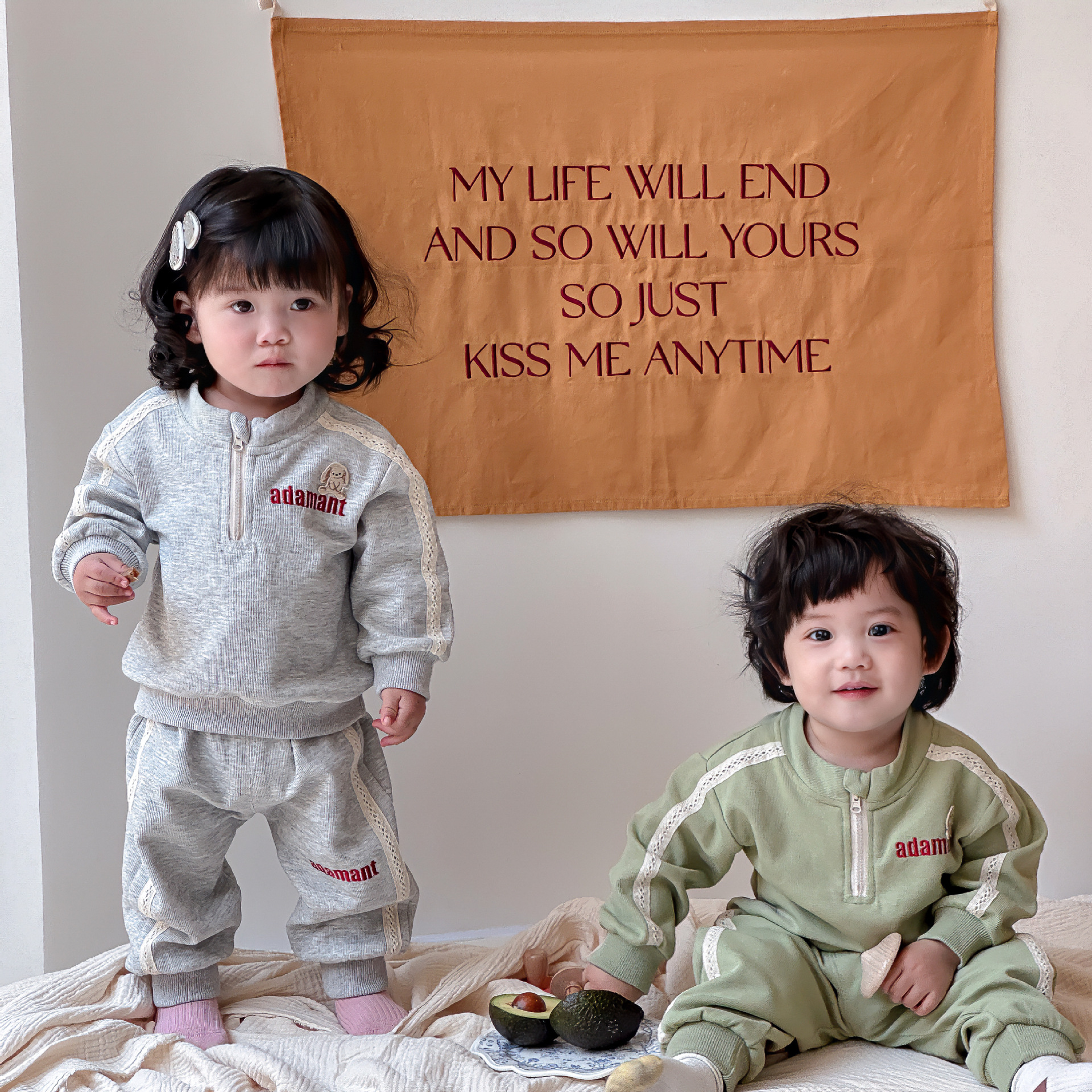 Ropa deportiva para bebés y niños, suéteres, trajes de manga larga, celebridades de Internet, chaquetas casuales para niños de moda, pantalones, ropa de primavera y otoño