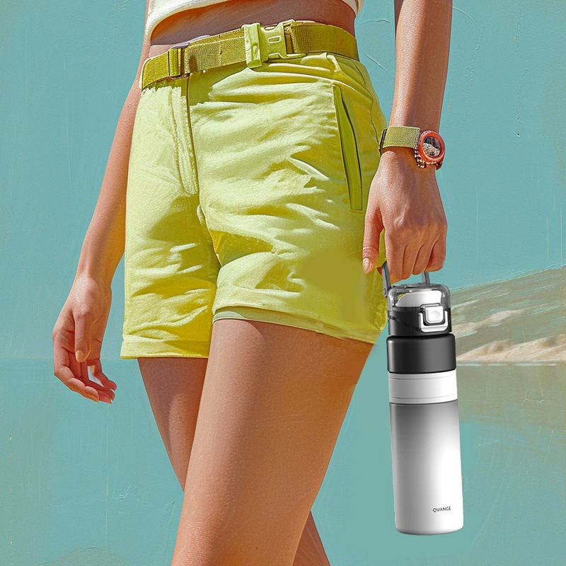 Water bottle 800 ml, gradient handheld, flip‑top with lock and carry handle