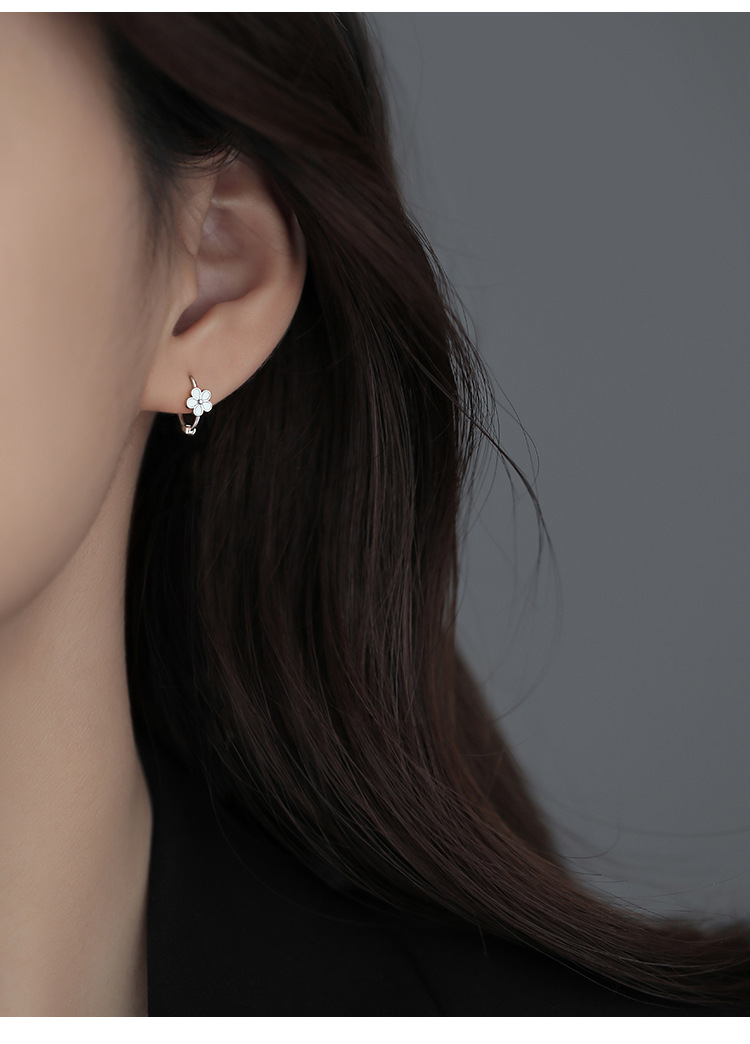Orecchini a cerchio fiore margherita per donna design oro_voghion.com