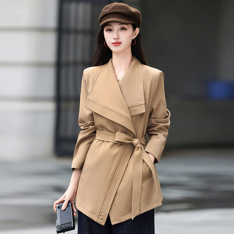 High-quality fashionable women's autumn trench coat, loose-fitting, slimming, Korean style, with large lapel and waist-cinching design, comes with a belt High-quality fashionable women's autumn trench coat, loose-fitting, slimming, Korean style, with large lapel and waist-cinching design, comes with a belt