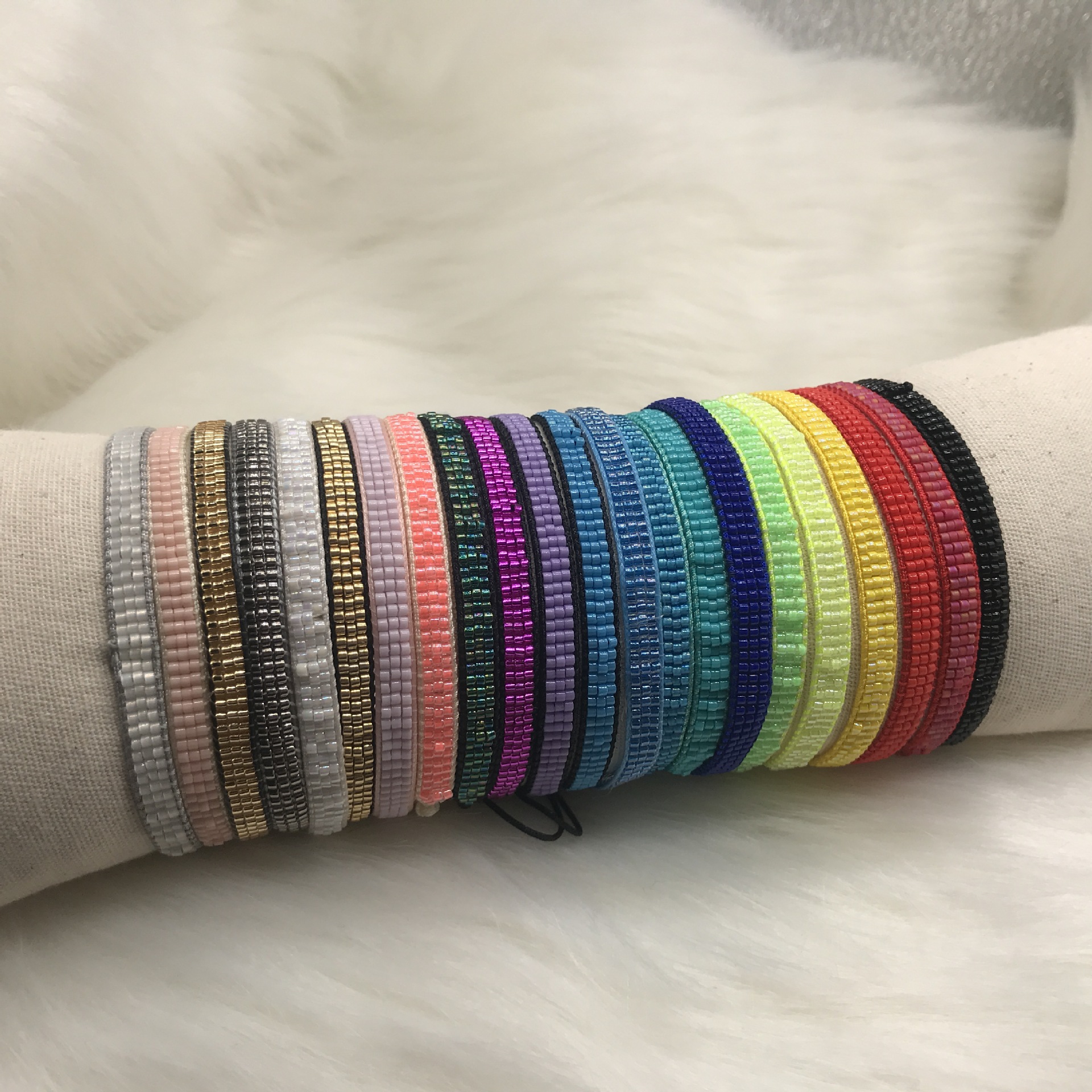 1g Weight Bracelets Classification Vacation Simple Style Solid Color Seed Bead Rope Beaded Knitting Women's Bracelets