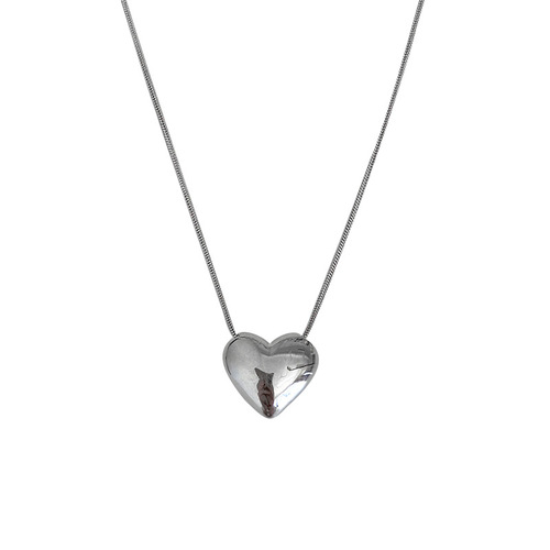 Silver Love Necklace 2024 New Hot Style High-end Temperament Peach Heart Shape Clavicle Chain Light Luxury Niche Necklace for Women