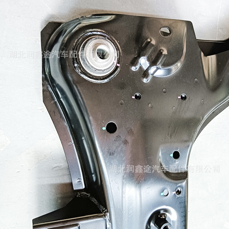 Applicable to Dongfeng Fengshen E70 engine lower bracket Fengshen E70 front bracket front axle ingot beam