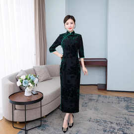 2025旗袍连衣裙扣秋季复古长款七分袖八排立领气质植绒妈妈装新款