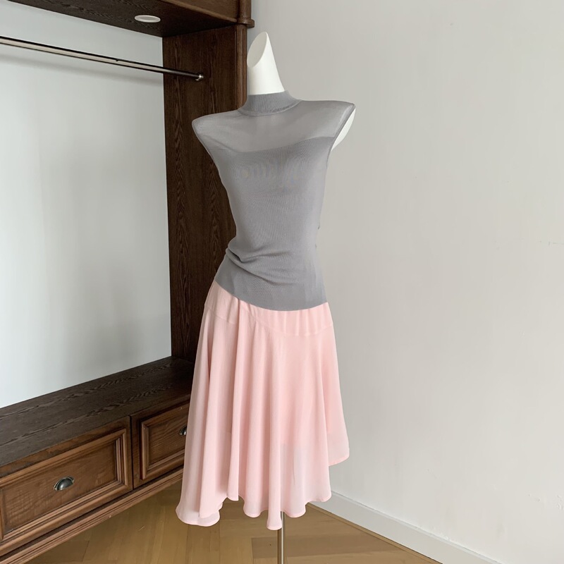 "Light Makeup Style" High-Intelligence Look Set for Women: Summer Knit Sleeveless Vest + Mesh Skirt Two-Piece Set "Light Makeup Style" High-Intelligence Look Set for Women: Summer Knit Sleeveless Vest + Mesh Skirt Two-Piece Set