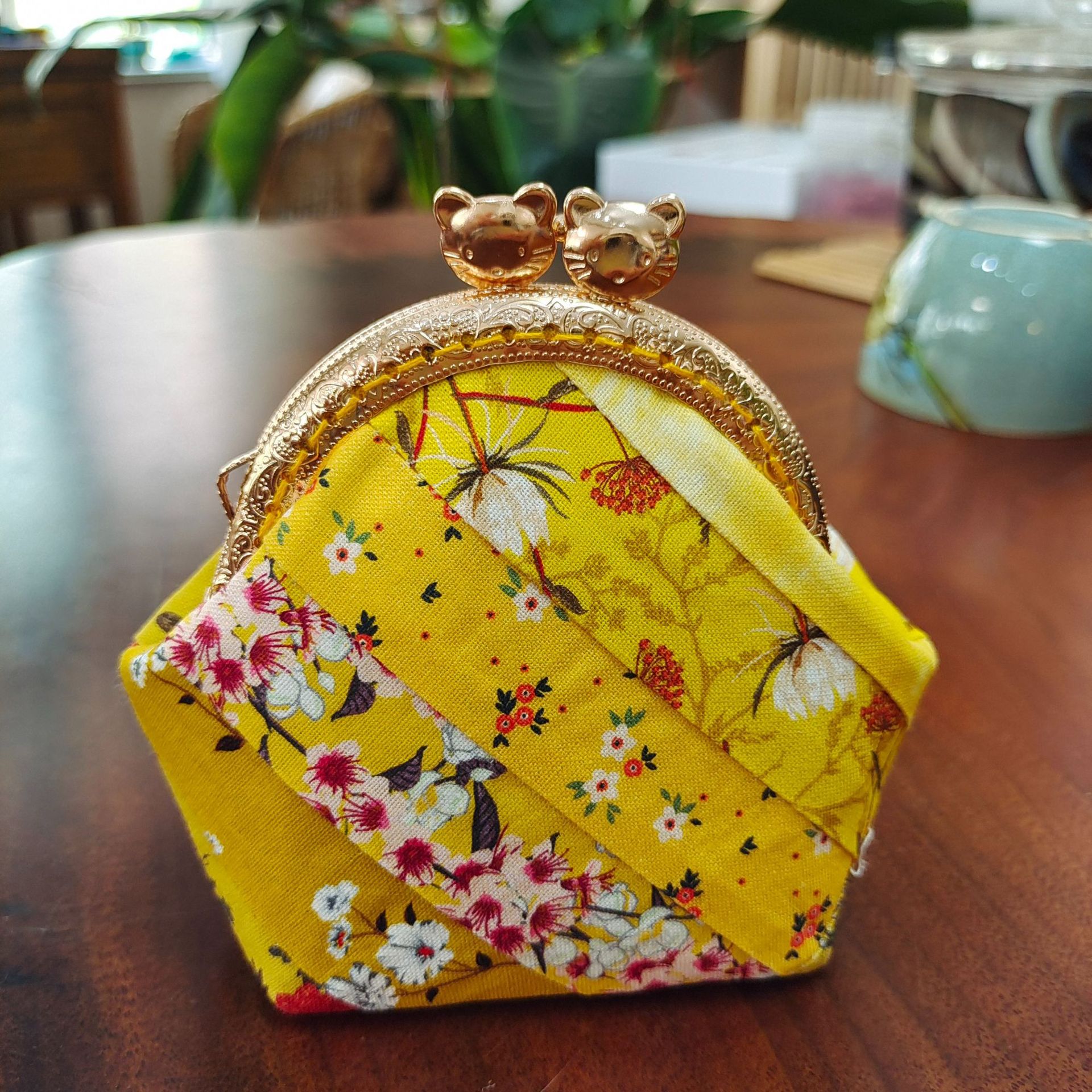 Bolsa de material de bordado bricolaje hecho a mano 8,5 boca Bolsa de Oro patchwork bolsa antigua bolsa transfronteriza inglés gato bolsa de almacenamiento