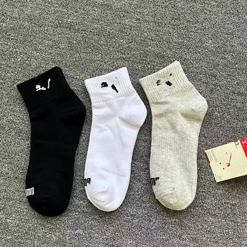 Mid-Calf Socks for Men and Women, Sports Socks, Outdoor Fitness Running Socks, Simple, Stylish, Breathable, Sweat-Absorbent, Soft, Dry and Comfortable, in Stock Mid-Calf Socks for Men and Women, Sports Socks, Outdoor Fitness Running Socks, Simple, Stylish, Breathable, Sweat-Absorbent, Soft, Dry and Comfortable, in Stock