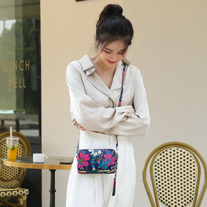 Fashion Print Phone Bag for Women, Single Shoulder Bag or Crossbody Bag, Large Capacity, Three-Layer Long Wallet, Can Hold 6.2-Inch Phone