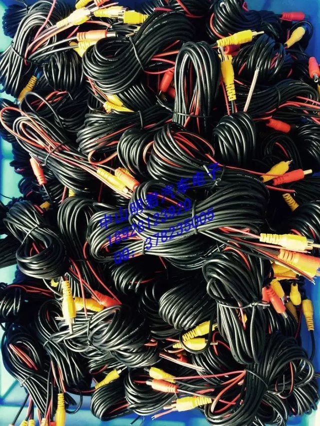 原车屏升级侄是车影像连接线高兴清红外夜视流媒体后视镜转接线束