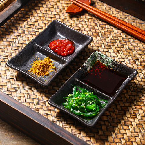 Cross-border two-compartment dish ceramic soy sauce dish two-compartment dish Korean barbecue condiment dish hot pot compartment dipping dish wholesale