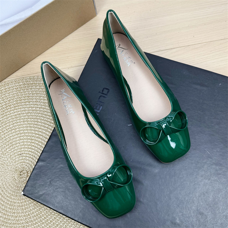 2026 Autumn New Red Bow Patent Leather Square-Toe Shallow-Heel Mary Jane Flat Shoes for Women