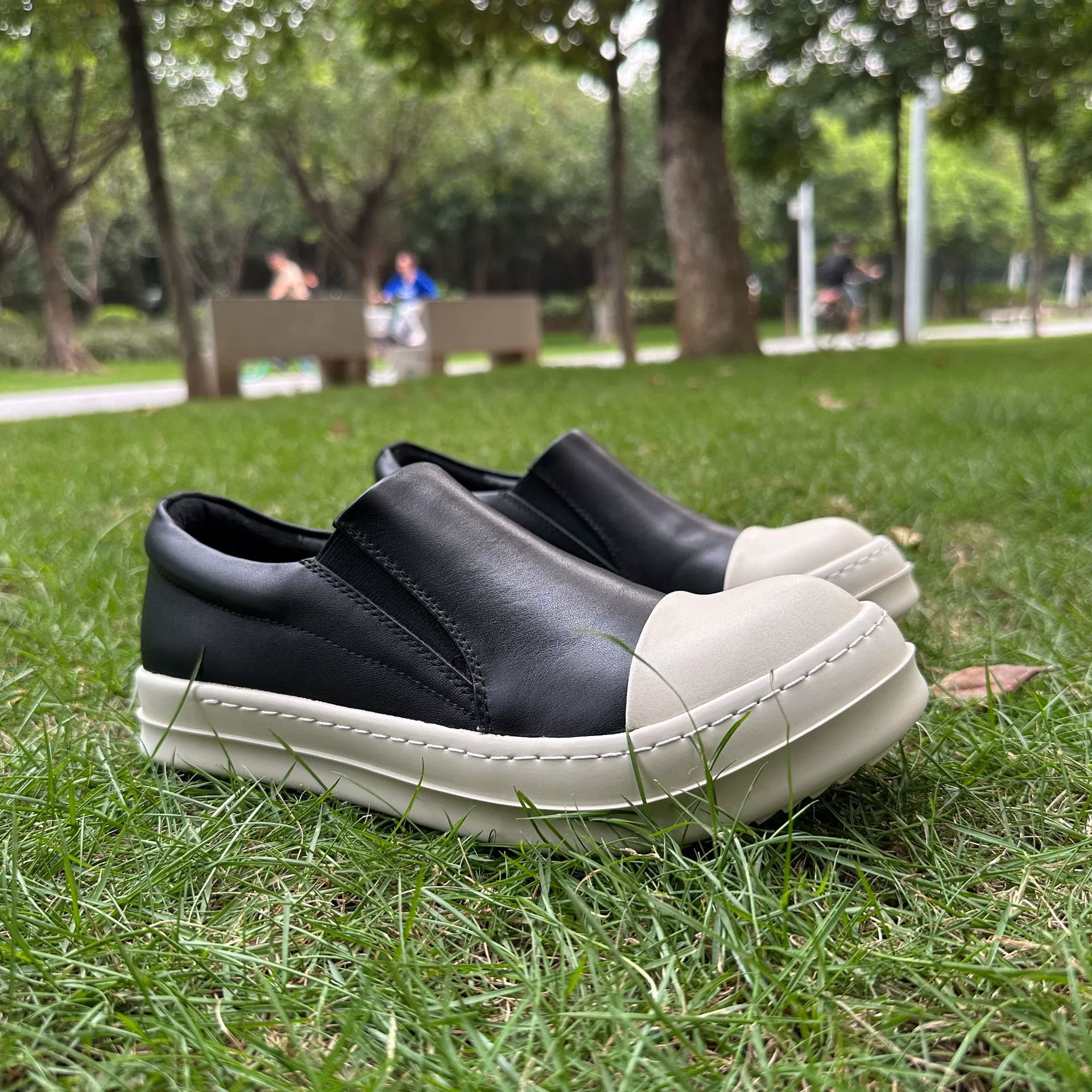 Мужская обувь, спортивная повседневная обувь, кожаные кроссовки без шнуровки с низким вырезом, модные туфли для пар на молочной толстой подошве, увеличивающие рост.