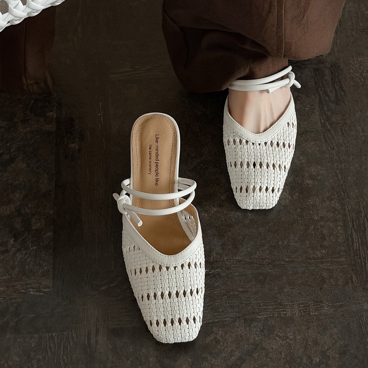 Dép sandal nữ da cừu mũi vuông gót thấp quai chữ V phối màu — màu nâu, Màu cà phê đậm, màu trắng ngà chi tiết 80