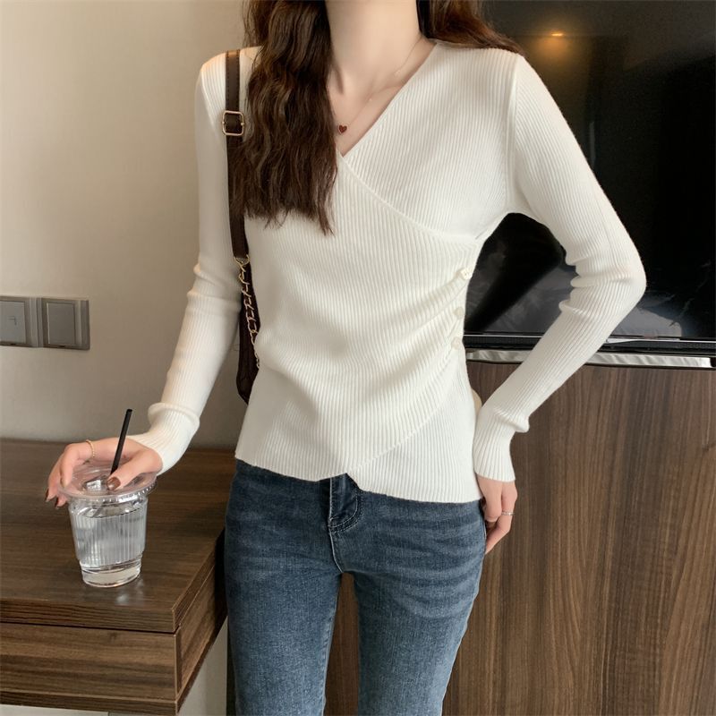 Autumn and Winter 2023 new V-neck slim irregular sweater women's short bottoming top niche inner wear