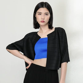 连衣裙;时尚休闲套装;女式T恤