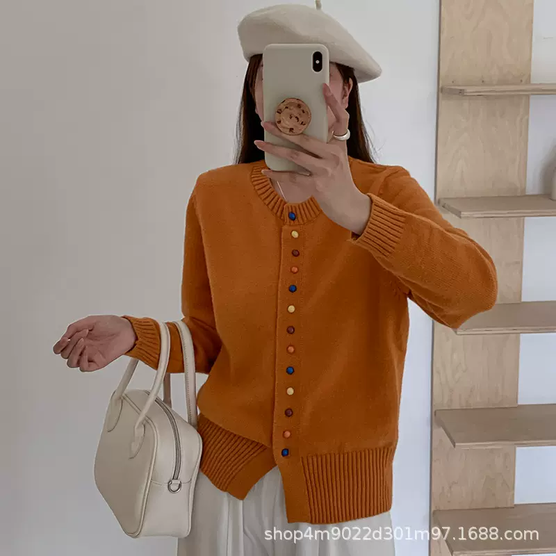 大码女装秋冬新款2025年彩扣针织衫外套胖妹妹韩系纯色毛衣开衫潮