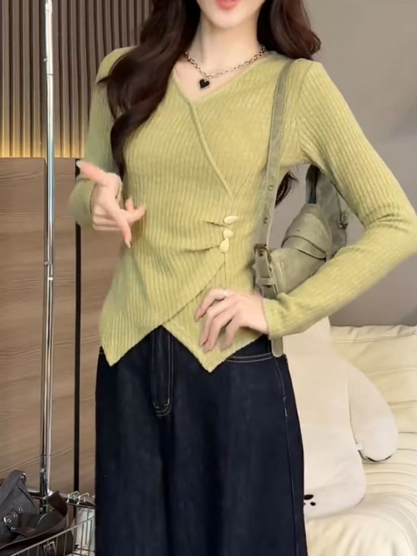 绿色不规则v领正肩长袖t恤女秋季高级感纯欲风别致漂亮打底短上衣|undefined