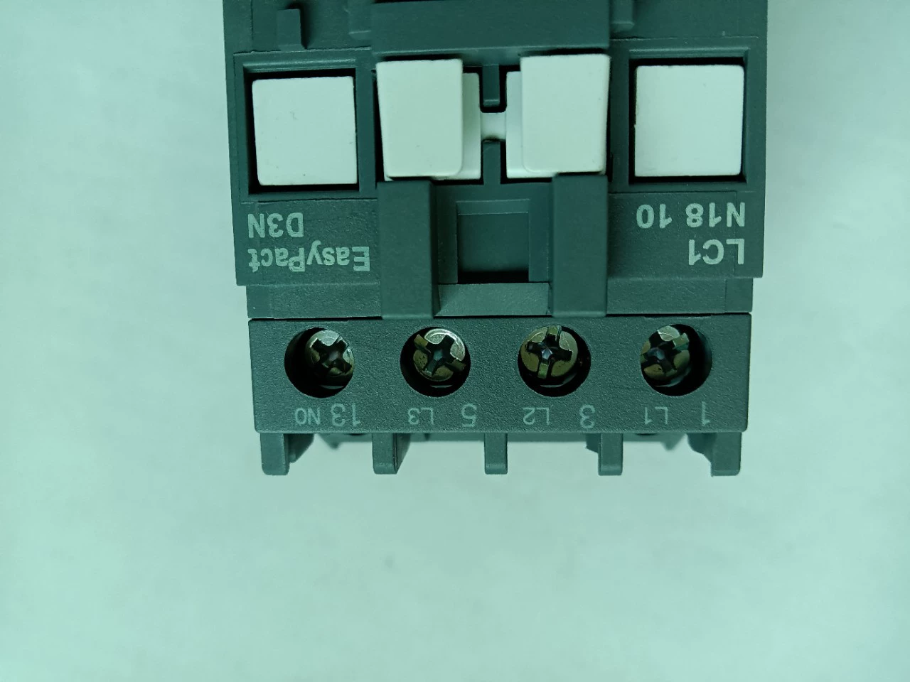 Совершенно новый оригинальный контактор LC1N1810F5N