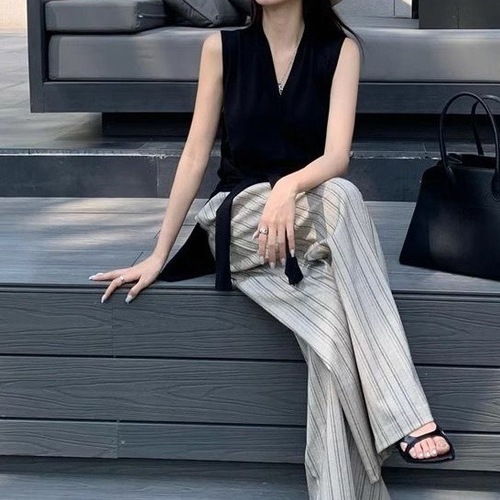 Chic High-End Set Black Sleeveless Fashion Tank Top for Women Summer Color Block Striped Casual Pants Two-Piece Set