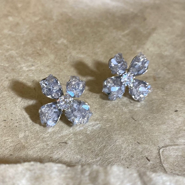 Серый (кристальный цветок)