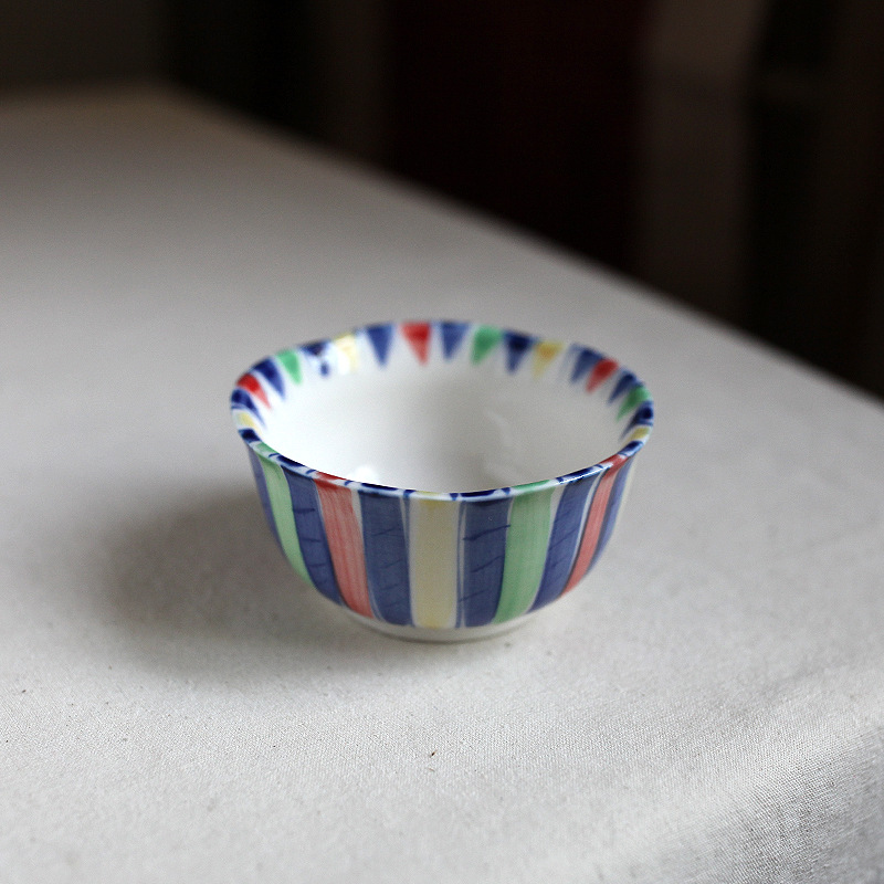 Diameter 8.3cm, height 4.2cm
