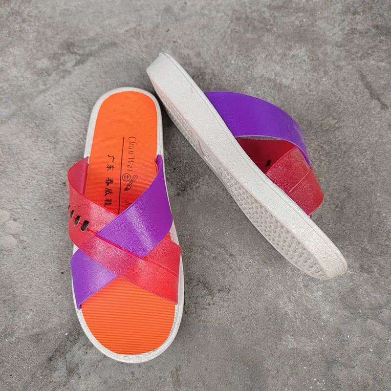 Guangdong slippers candy color bilateral stitching cross old shoes stall wholesale one-word flat heel grandma shoes