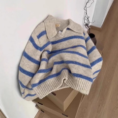 欧品の小衆の青いストライプのpoloは襟の長袖の柔らかいモチモチのニットのセーターの女性の秋冬の怠惰なプルオーバーの上着を折ります。