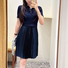 M家优雅气质高端女装25秋季法百褶修身显瘦Polo领短袖针织连衣裙