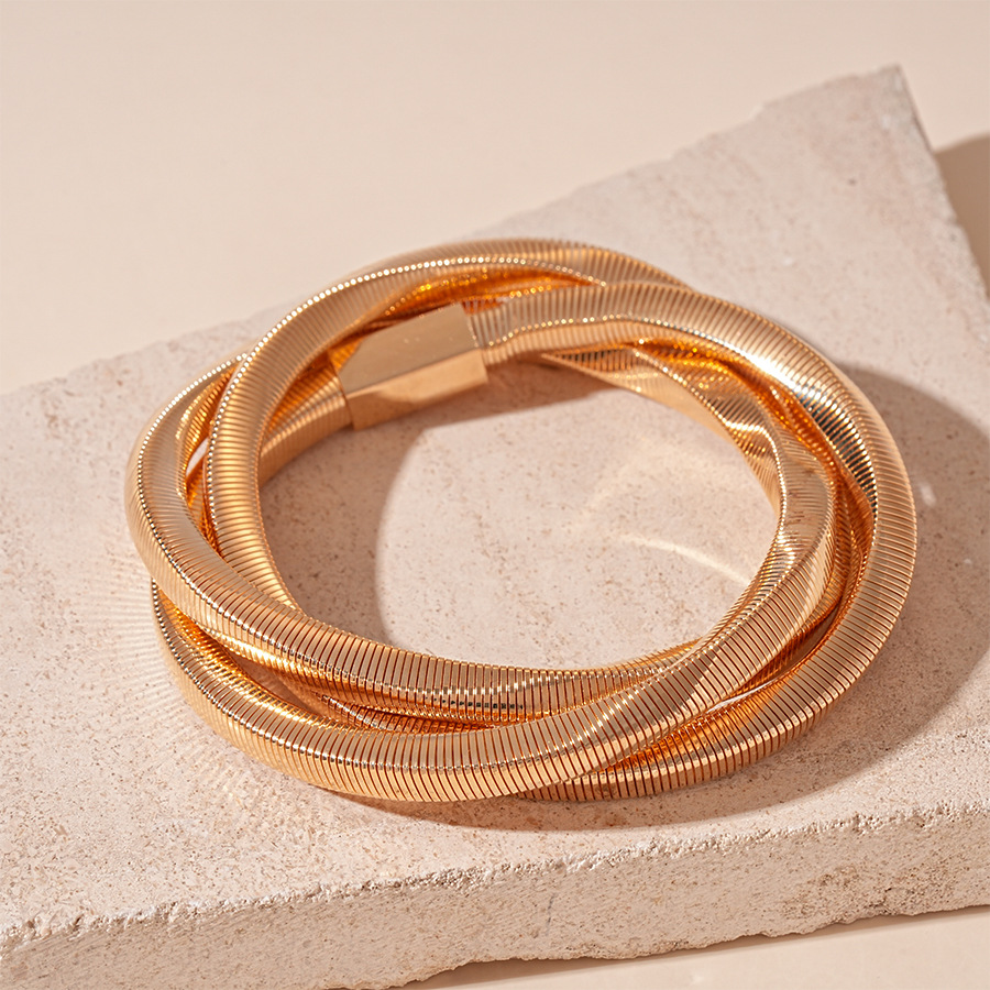 Pulsera geométrica europea y americana de acero inoxidable con diseño trenzado metálico, diseño moderno, elegante y de alta gama para mujer. image 7