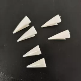 化妆服饰道具;厨房小工具;其他居家日用