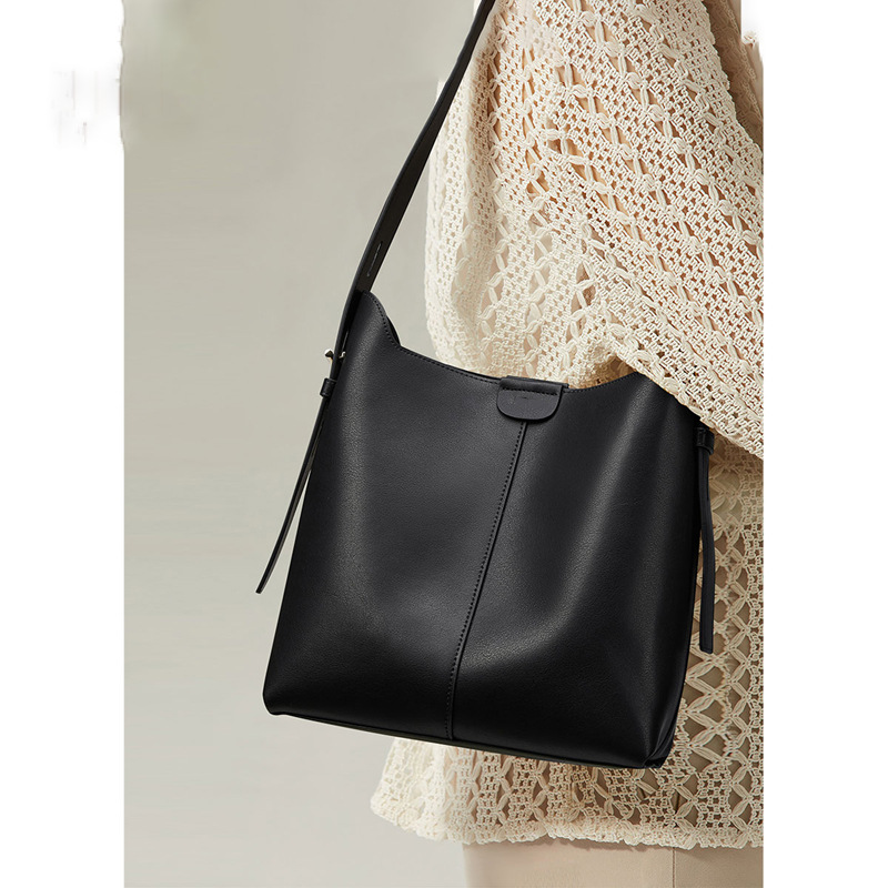 Wholesale 2026 New Autumn/Winter Women's Crossbody Bag, Commuter Bucket Bag, High-Quality Texture Large Capacity Shoulder Underarm Bag - Thumbnail 2