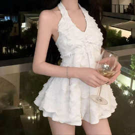 初恋少女设计感夏季绝美立体花瓣领挂脖背心设计感露肩无袖上衣女