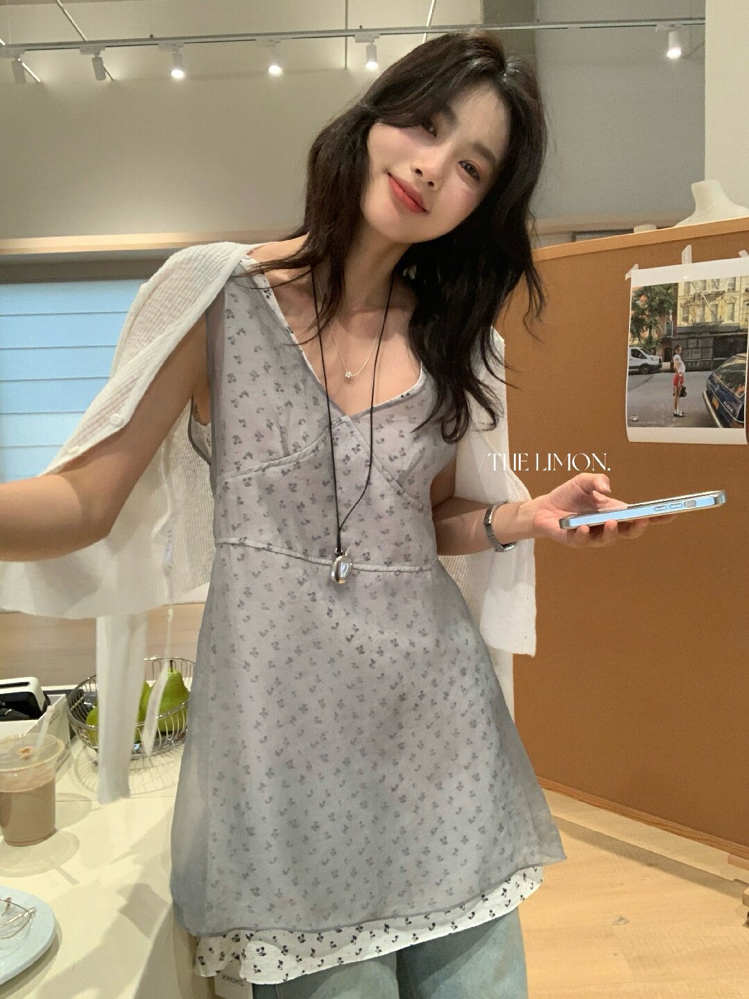Đầm suông nữ cổ V họa tiết hoa tay loe phối ren — màu cam, màu xám chi tiết 29
