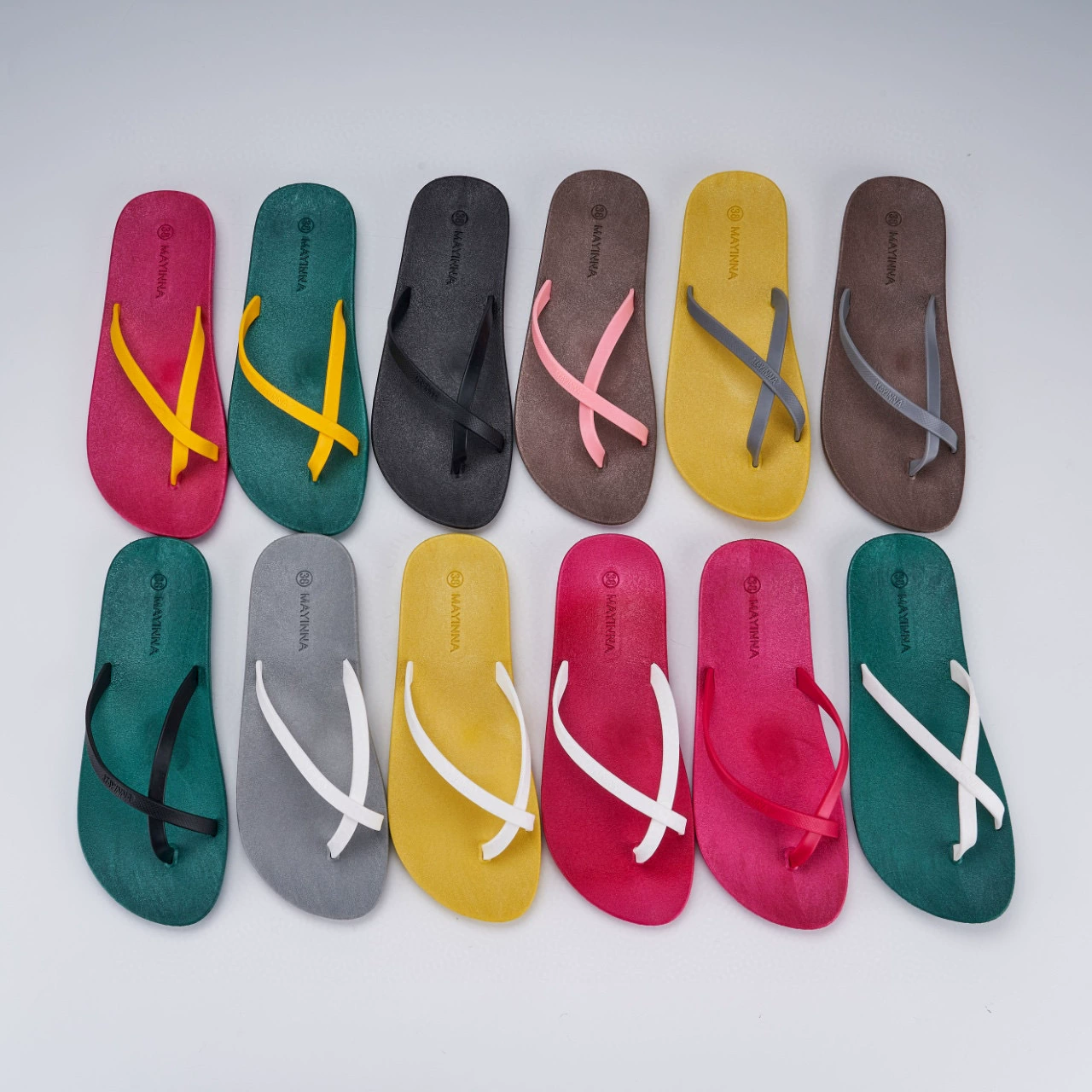 2024 таиландские женщины шлепанцы противоскользящие и противоскользящие наружная ванная комната шлепанцы женские пляжные туфли