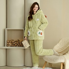 ������Ʒ˯��Ů���ӽq�A���Bñ�_��˯��Ů�Ӻ�Ҿӷ����b�羳����