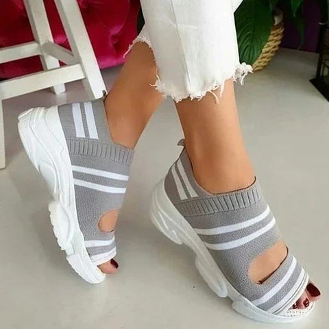 Fashionable sports sandals