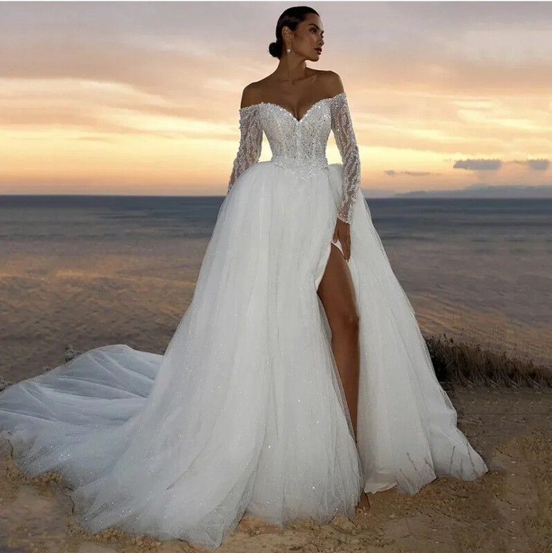 2026 new long-sleeved, slimming, lace-trimmed, sheer mesh, backless wedding dress for travel photoshoots, featuring a small train 2026 new long-sleeved, slimming, lace-trimmed, sheer mesh, backless wedding dress for travel photoshoots, featuring a small train