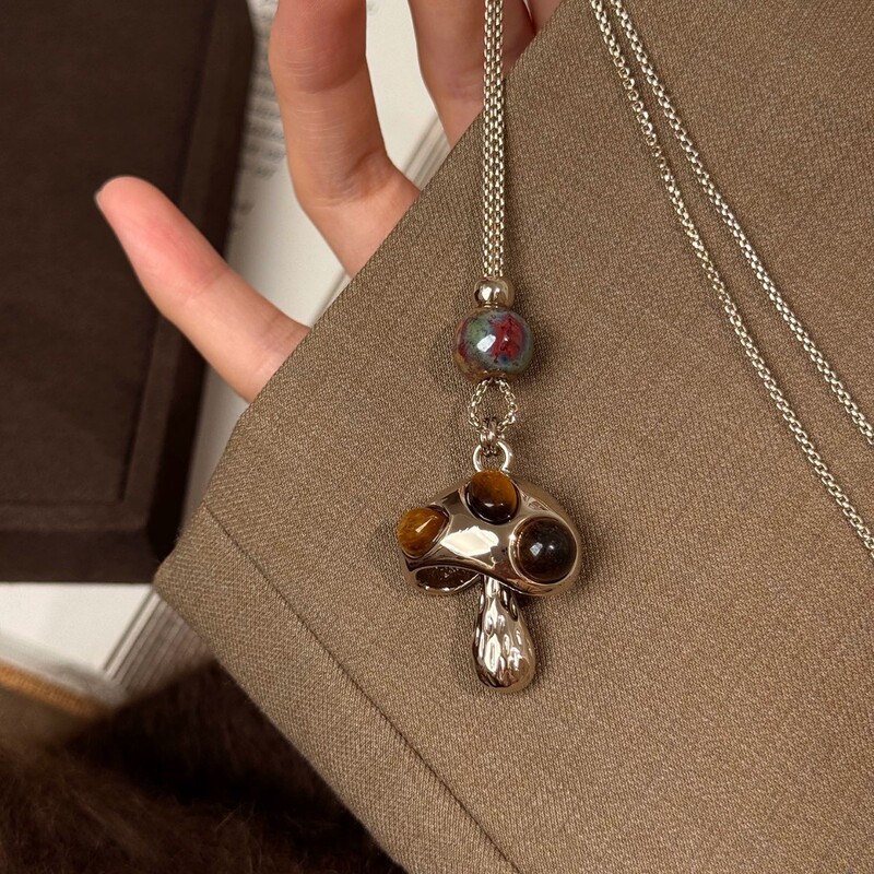 New autumn/winter collection: coffee-colored tiger's eye stone mushroom-shaped long necklace, a fashionable and unique design, perfect as a sweater chain for women New autumn/winter collection: coffee-colored tiger's eye stone mushroom-shaped long necklace, a fashionable and unique design, perfect as a sweater chain for women