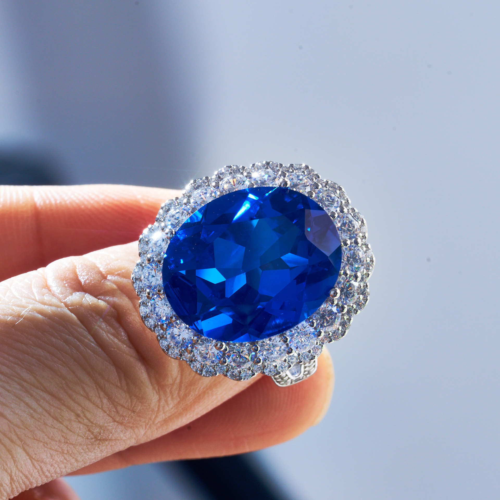 Anillo de zafiro sintético de alta gama, corte oval, S925 plata, 15 quilates de zafiro sintético