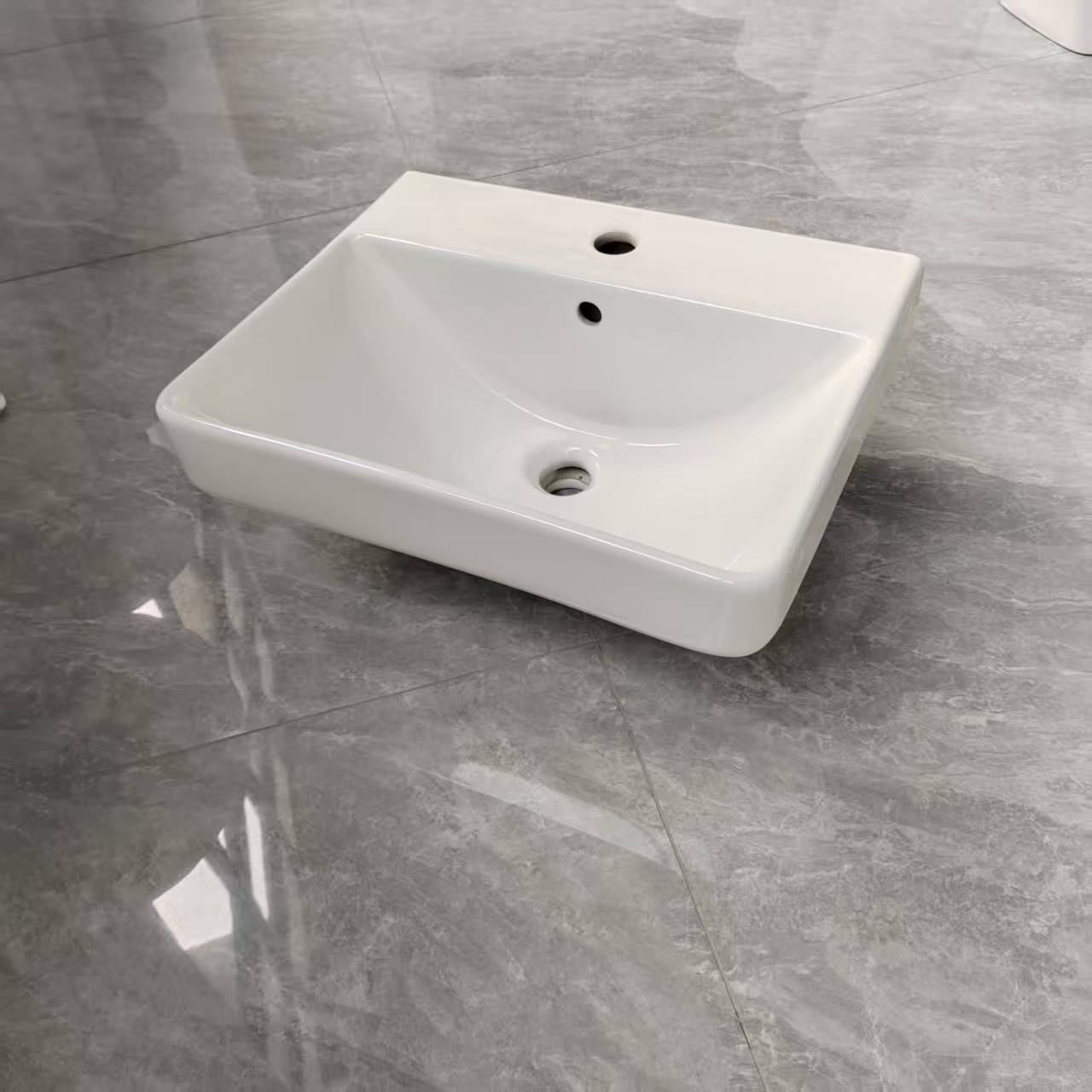 Fashionable Wall-Mounted Washbasin, Space-Saving Wall-Mounted Washbasin, Export Style