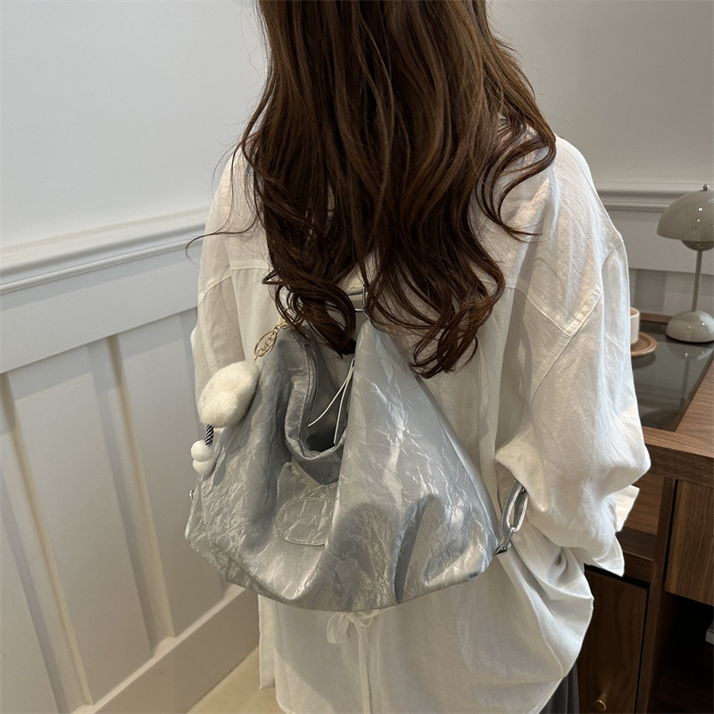 Bolsa de sensación relajada, bolsa de mujer, gran capacidad de verano, 2024, nueva bolsa de viaje de hombro de un solo tipo