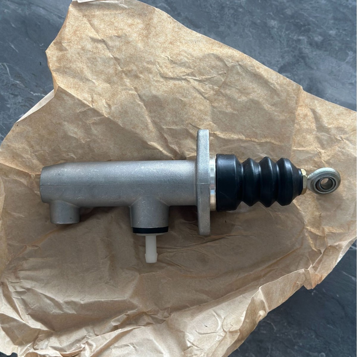 626760AM,1265209,1348733,1339412 适用DAF CF 85离合器总泵