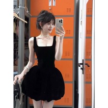 黑色吊带连衣裙女新款夏季赫本风法式气质显瘦收腰小黑裙蓬蓬短裙
