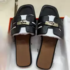 2026 New Kelly Metal Buckle High-End H-Brand Slippers Square-Toe Sole Women's Flip Flops Wholesale