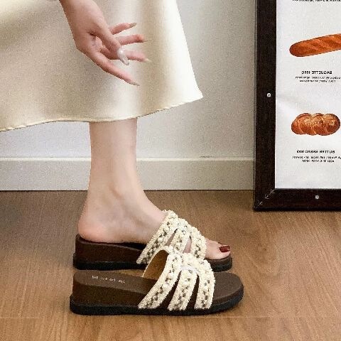 Pearl French-style dopamine-inspired platform wedge sandals for women, comfortable summer 2026 new model, popular style, perfect for a touch of luxury