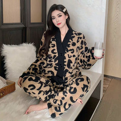2025新款秋冬季女士V领豹纹加绒加厚保暖家居服睡衣套装厂家代发
