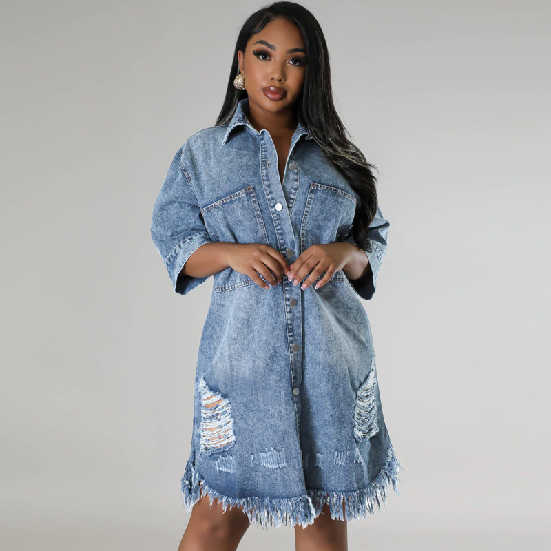 Denimklänning i plus size med fransar och kavajslag_voghion.com