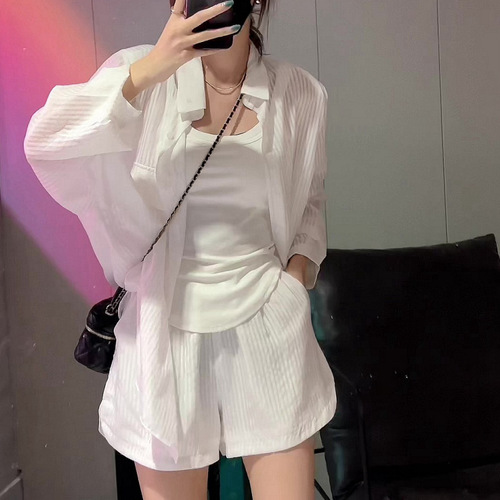 Salt-based wear high-end shorts set for women's 2026 summer Western-style royal sister striped sunscreen shirt two-piece set
