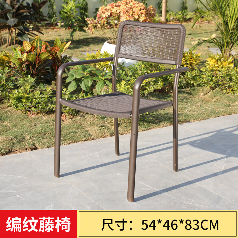 Taburetes al aire libre, sillas, mesas y sillas, balcón, patio, café, té, leche, comidas en el interior